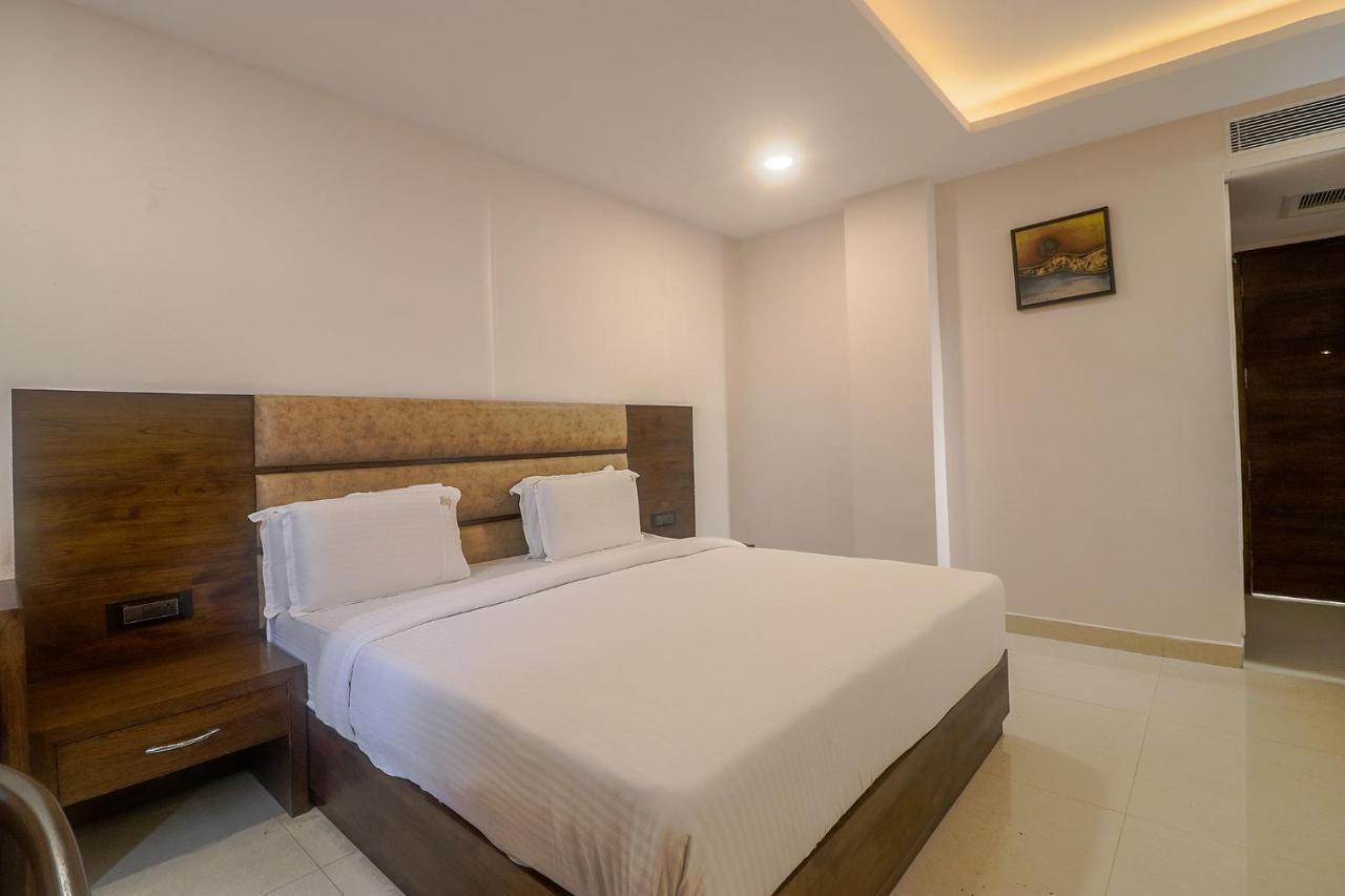 Fabhotel Mid Town Grand Panchkula Buitenkant foto