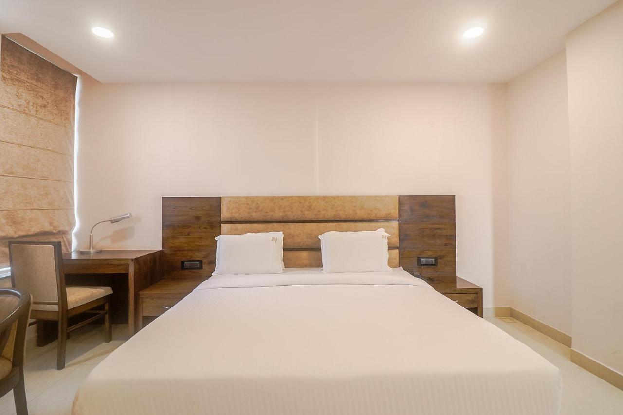 Fabhotel Mid Town Grand Panchkula Buitenkant foto