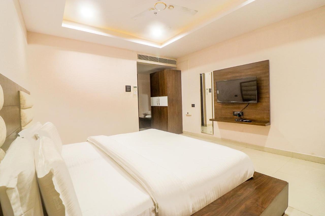 Fabhotel Mid Town Grand Panchkula Buitenkant foto