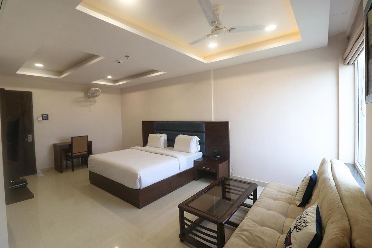 Fabhotel Mid Town Grand Panchkula Buitenkant foto