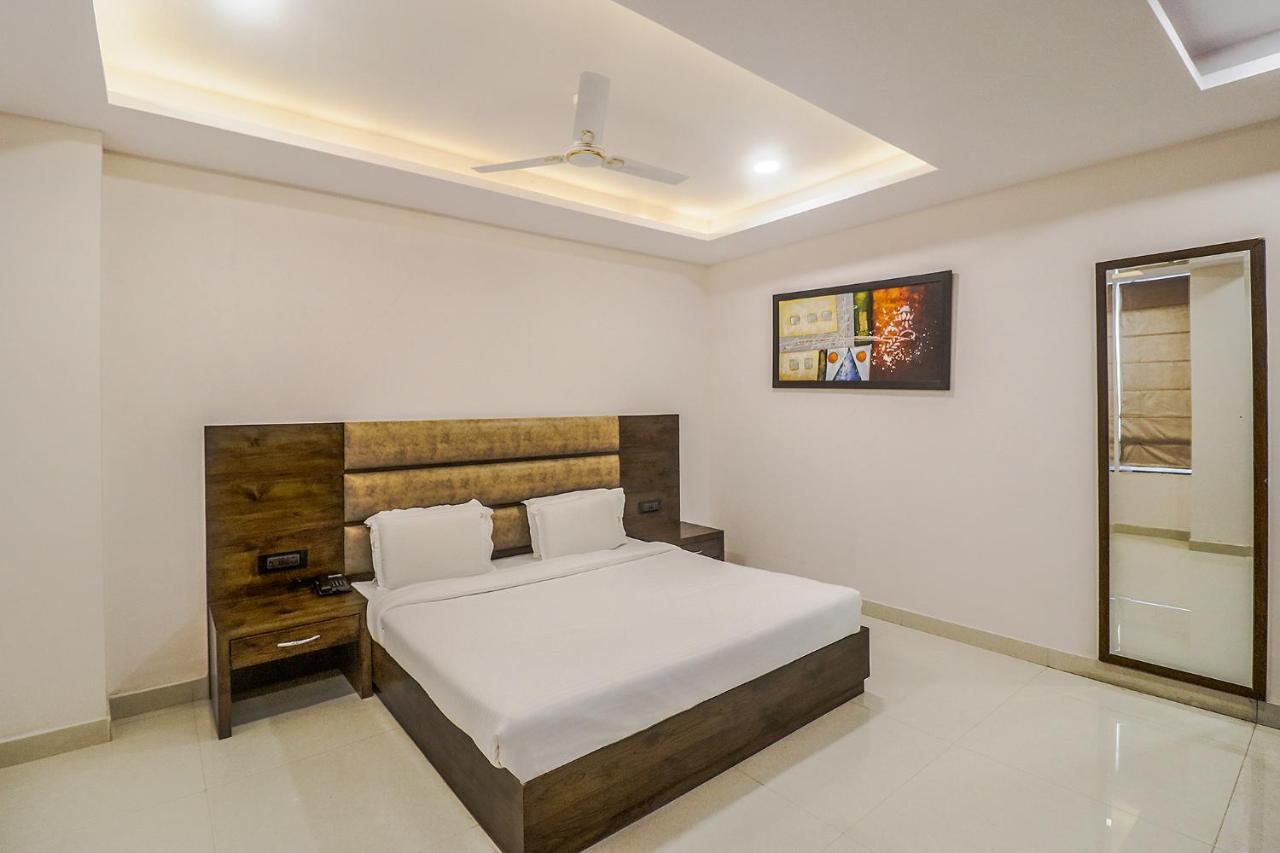Fabhotel Mid Town Grand Panchkula Buitenkant foto
