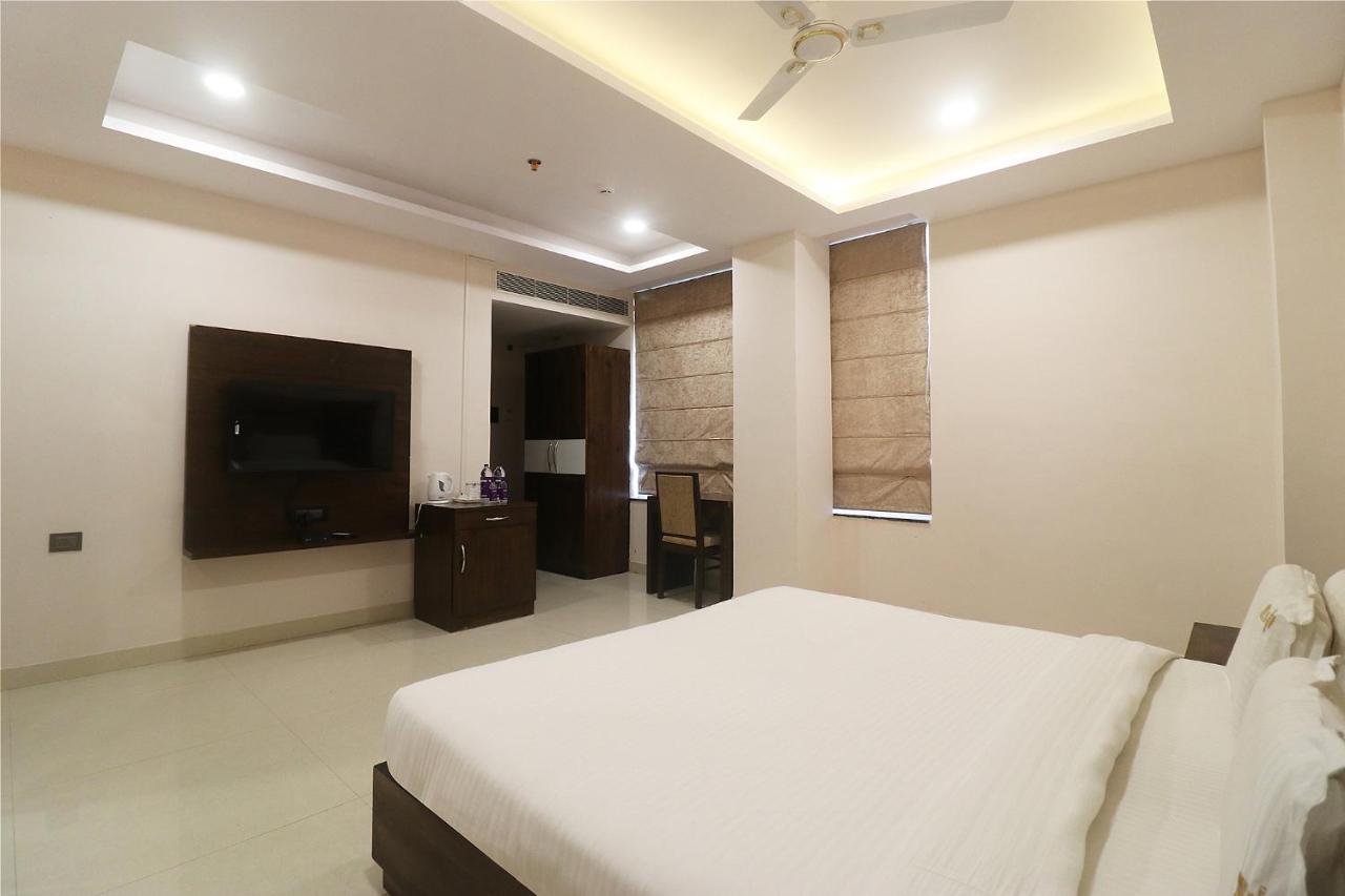 Fabhotel Mid Town Grand Panchkula Buitenkant foto