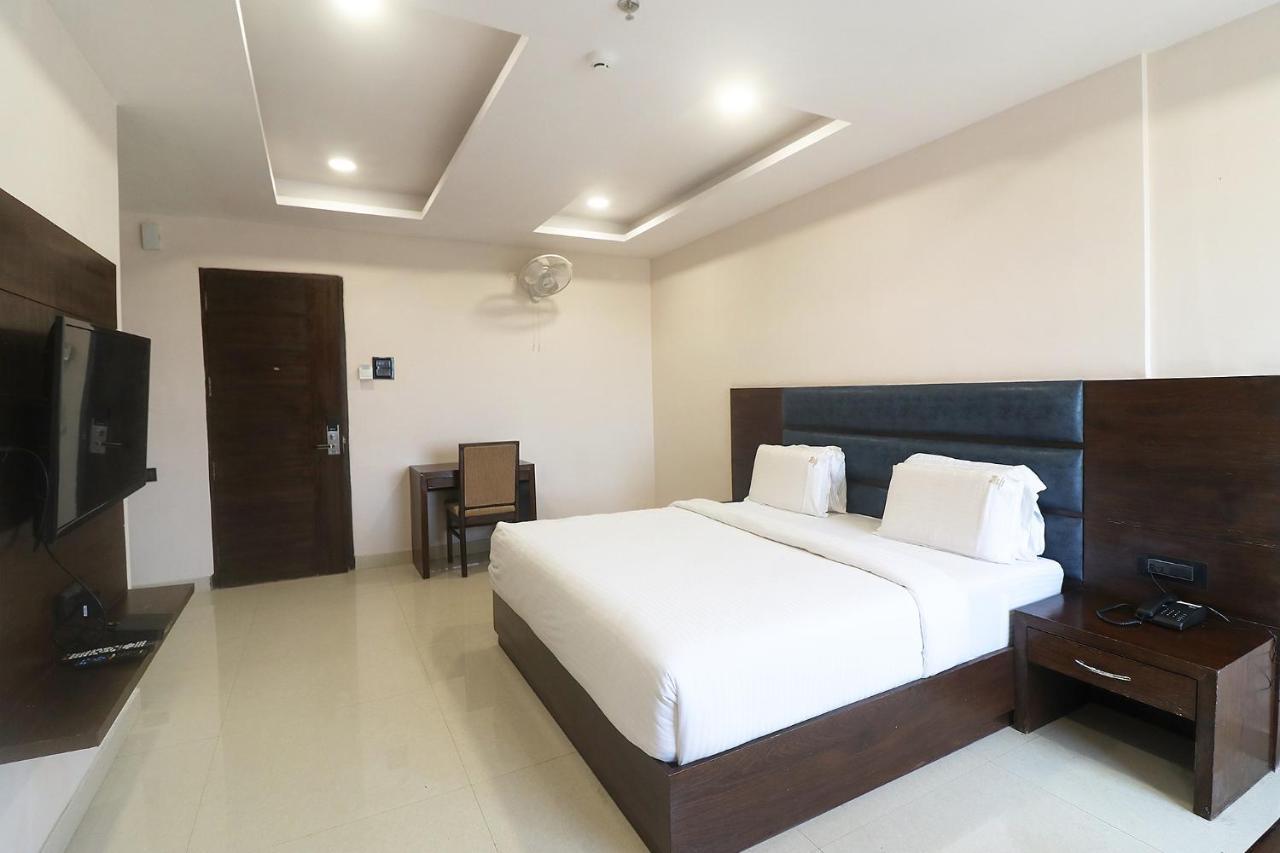 Fabhotel Mid Town Grand Panchkula Buitenkant foto
