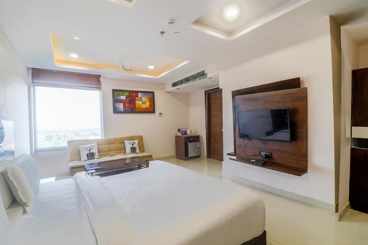 Fabhotel Mid Town Grand Panchkula Buitenkant foto